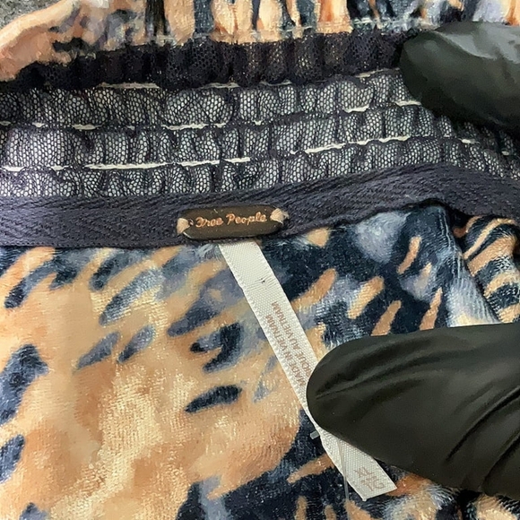 Free People Metallic Print Smocked Blouse – Size XL – NWT - Picture 7 of 8